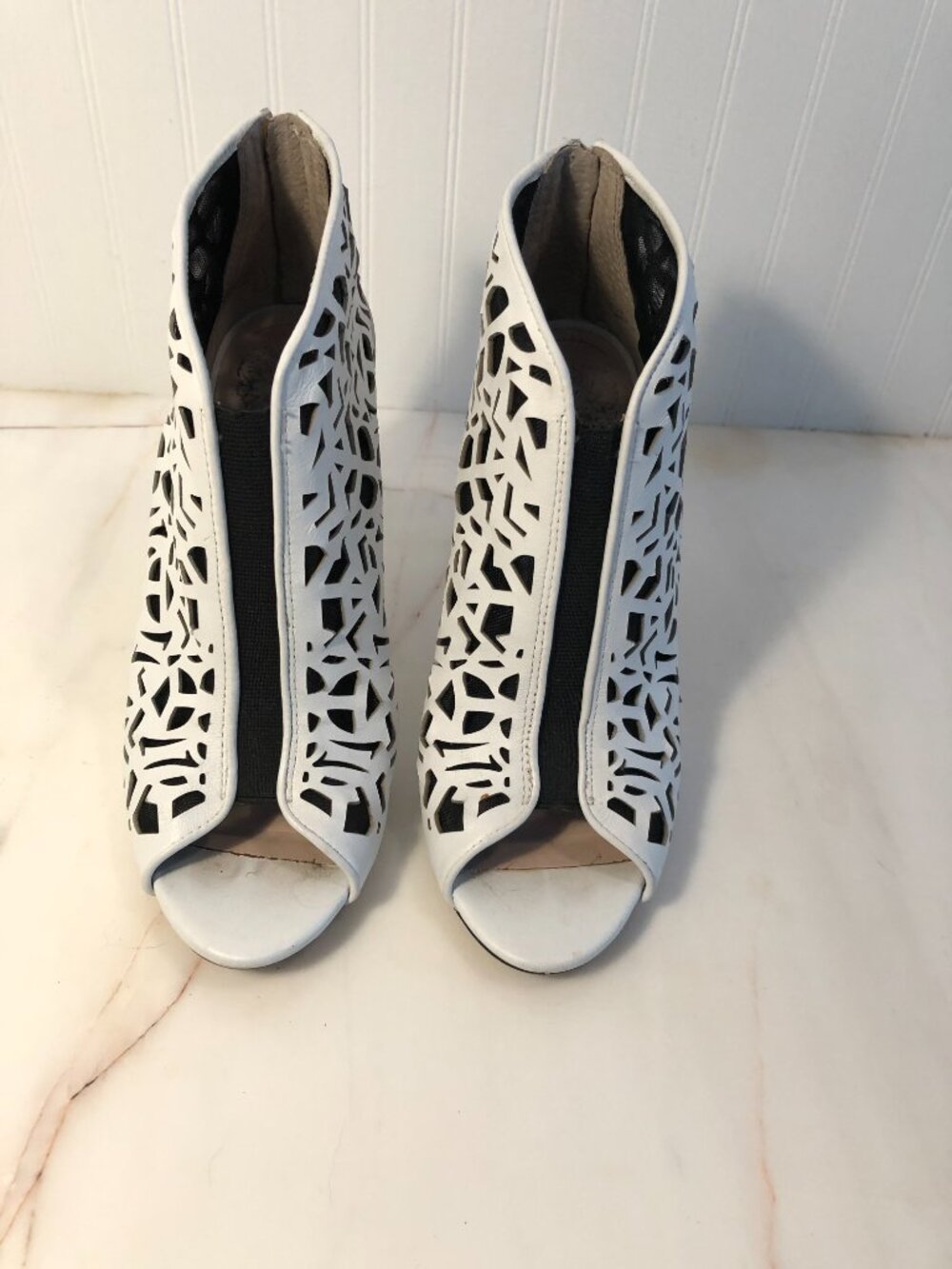 VINCE CAMUTO ANKLE BOOTIES white LEATHER and MESH size 7 1/2 - Picture 2 of 6